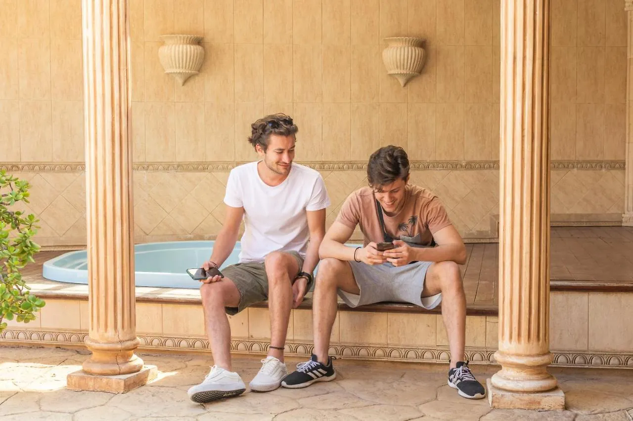 אדחה Duque Nest Hostel
