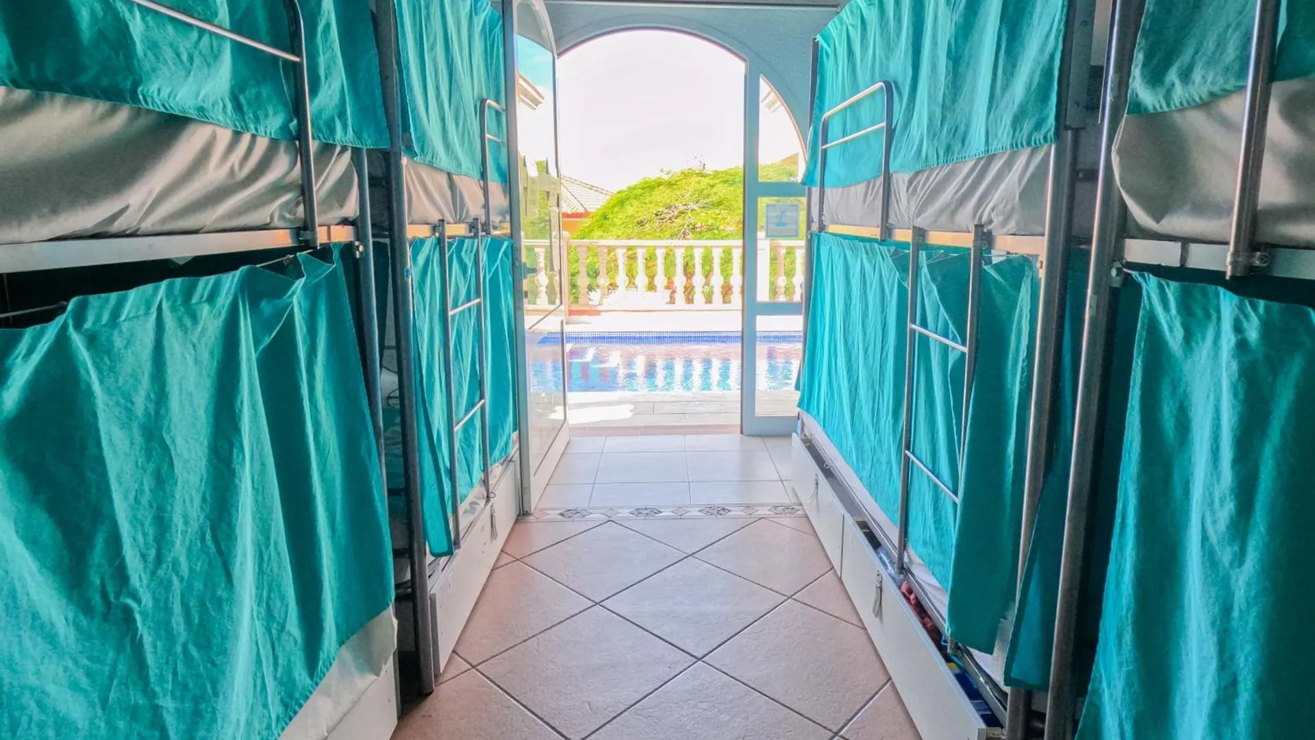 אדחה Duque Nest Hostel ספרד