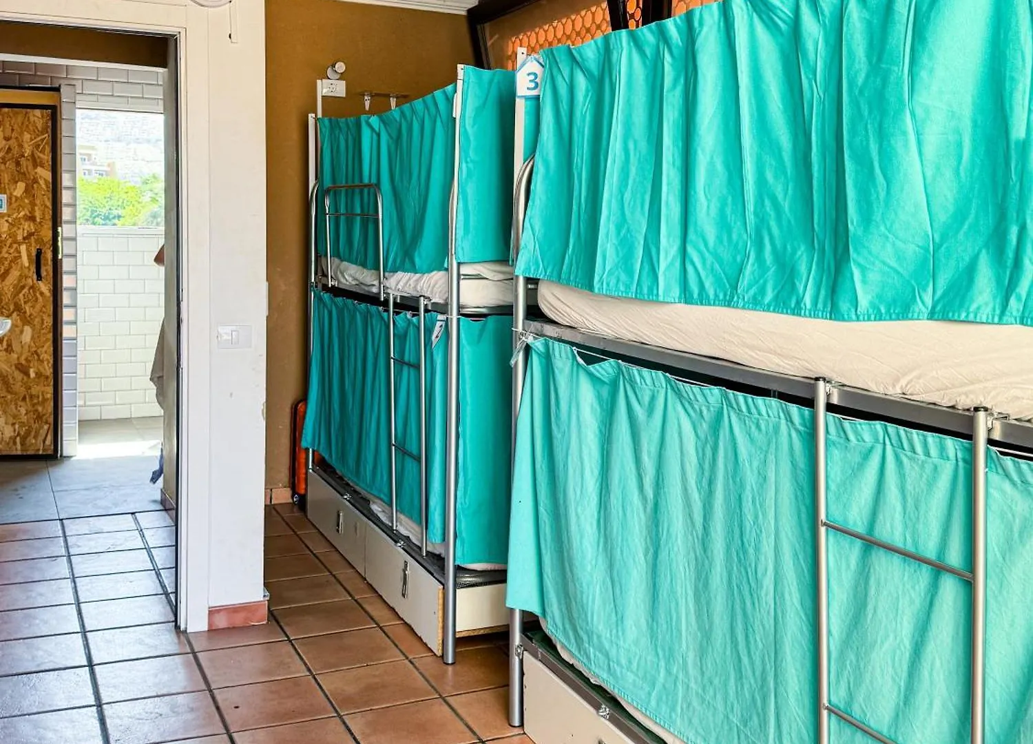 אדחה Duque Nest Hostel