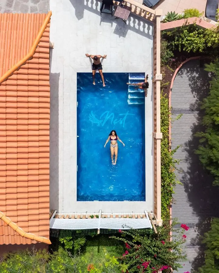 Duque Nest Hostel location
